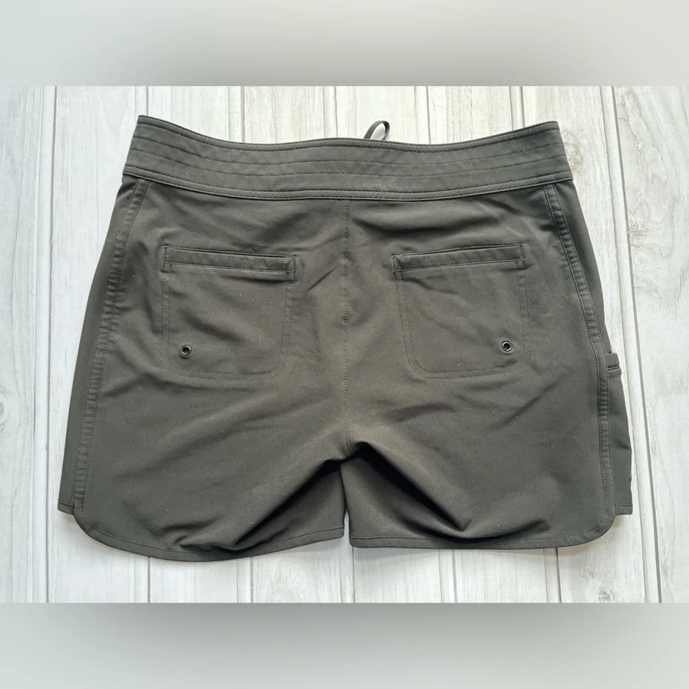 Women’s Athleta black board swim active pull on short. Size 8 - Picture 6 of 16